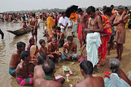 640px-festival_of_sacred_bath_28baruni_snan-_in_bengali29_in_bangladesh