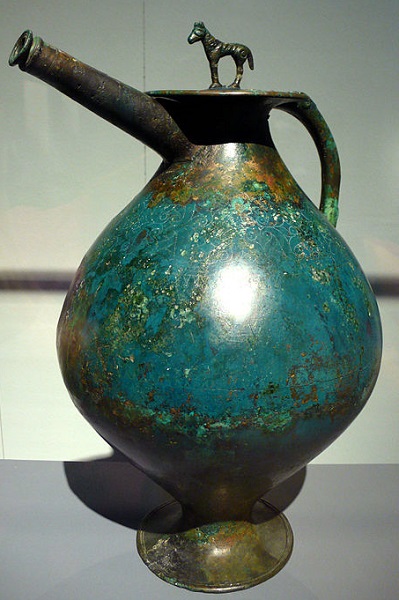 506px-spouted_bronze_flagon